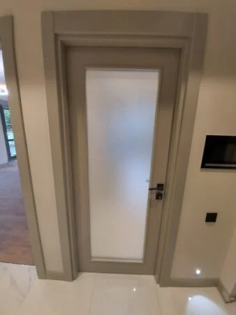 camlı kapı