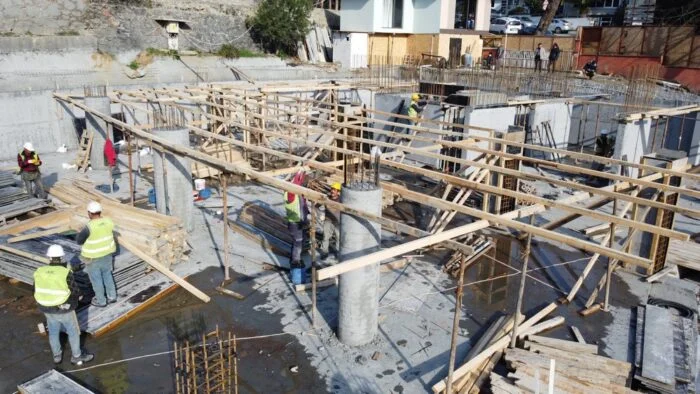 kalıbı sökülmüş beton